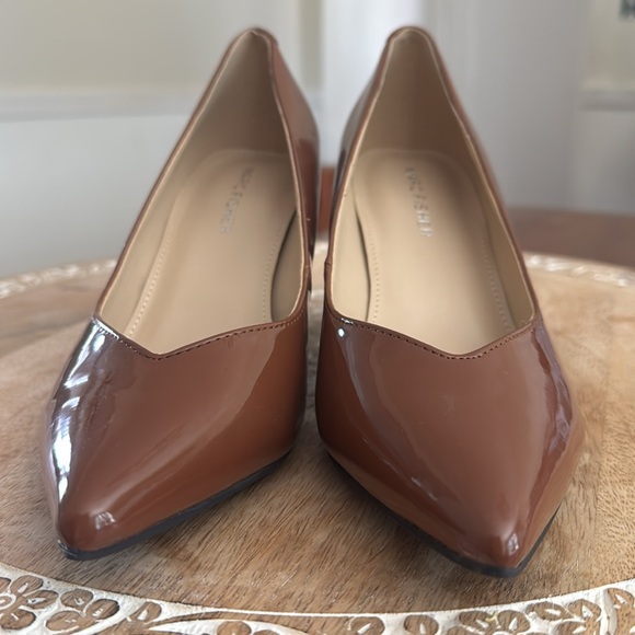 NWOT Marc Fisher Caitlin Glossy Tan Heels - Picture 8 of 11